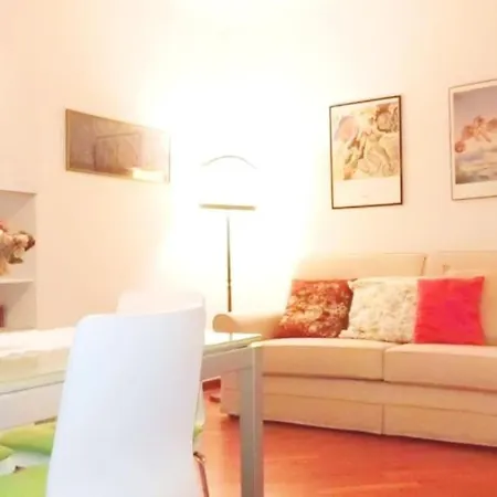 Bright Gioberti Courtyard Apartament