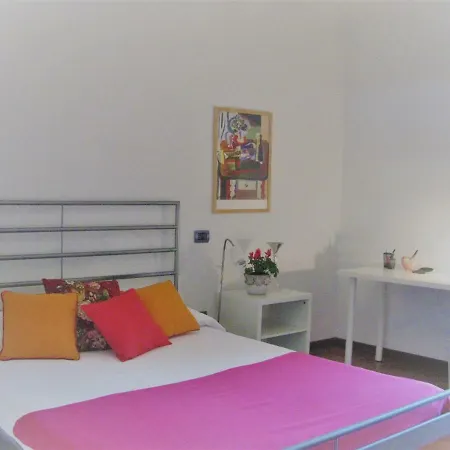 Bright Gioberti Courtyard Apartment Florence
